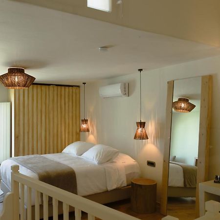 Life Suites Tourlos Eksteriør billede